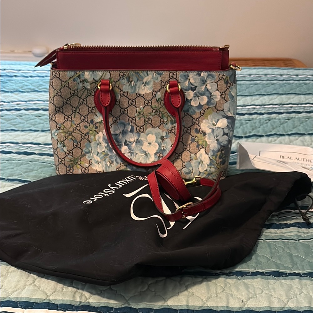 Gucci Red and Blue Tote Bag with Structured Design